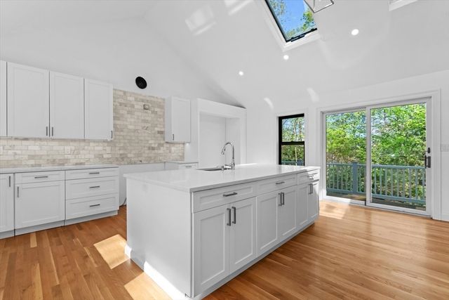 7 Garden Rd, Wellesley, MA 02481