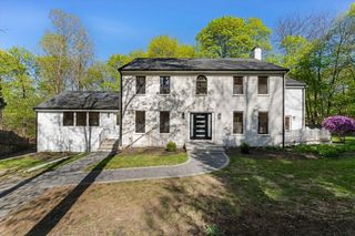 7 Garden Rd, Wellesley, MA 02481