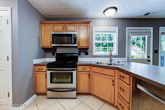 5418 Skeffington Way, Louisville, KY 40241