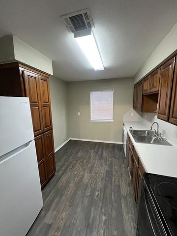 1305 W Villa Maria Road B101, Bryan, TX 77801