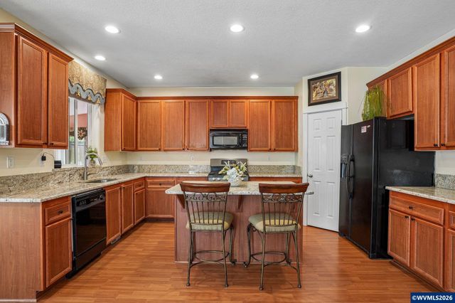 325 Stellers Eagle St NW, Salem, OR 97304