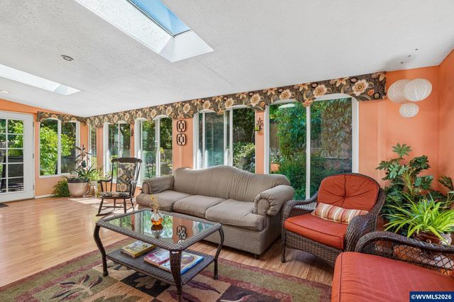 325 Stellers Eagle St NW, Salem, OR 97304