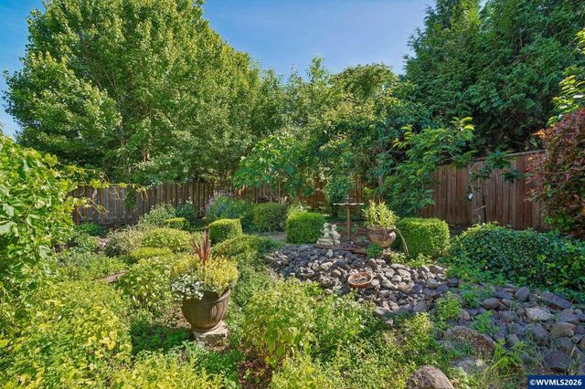 325 Stellers Eagle St NW, Salem, OR 97304