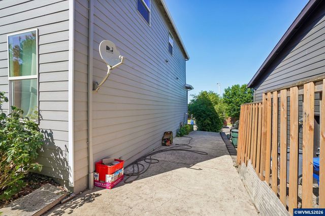 325 Stellers Eagle St NW, Salem, OR 97304
