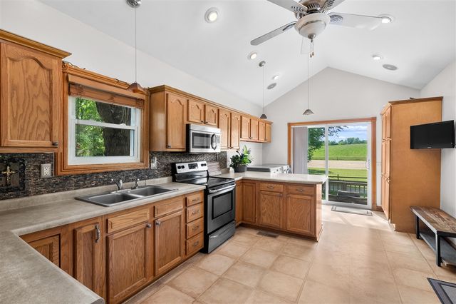 10465 N 32nd Street, Richland, MI 49083