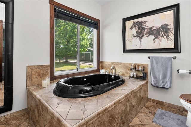 10465 N 32nd Street, Richland, MI 49083