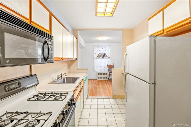 84-29 155th Avenue 2B, Howard Beach, NY 11414