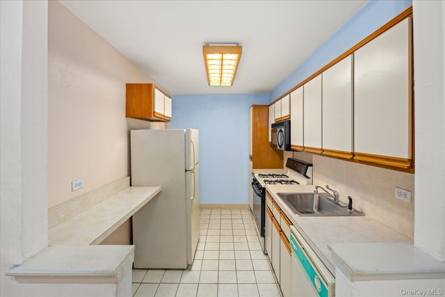 84-29 155th Avenue 2B, Howard Beach, NY 11414