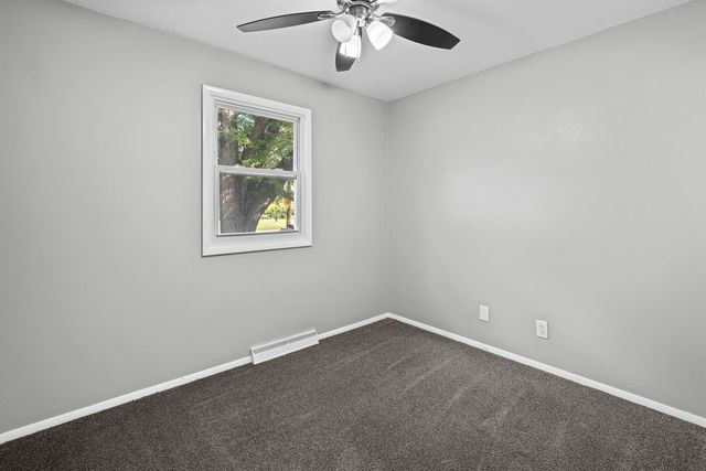3210 N MARQUETTE Street, Davenport, IA 52806