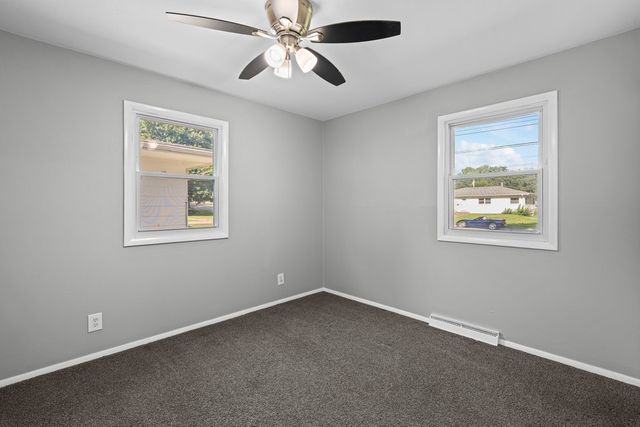 3210 N MARQUETTE Street, Davenport, IA 52806