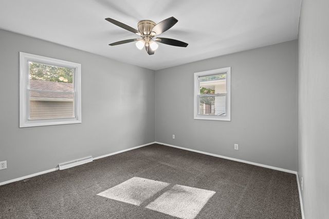 3210 N MARQUETTE Street, Davenport, IA 52806