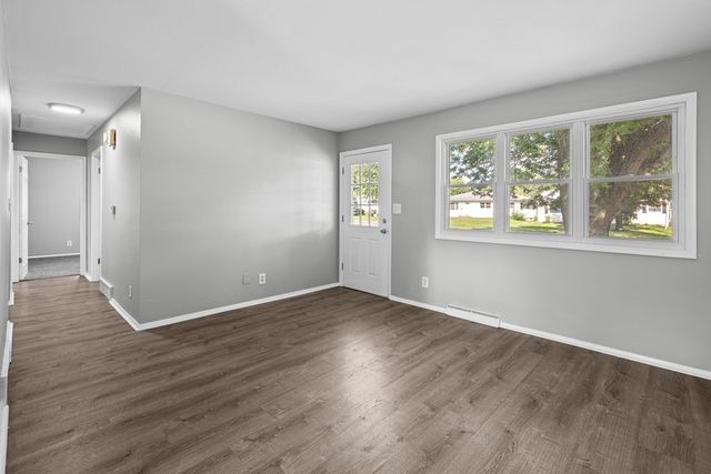 3210 N MARQUETTE Street, Davenport, IA 52806