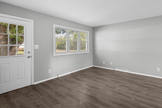 3210 N MARQUETTE Street, Davenport, IA 52806