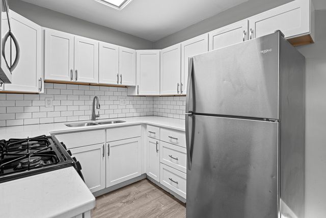3210 N MARQUETTE Street, Davenport, IA 52806