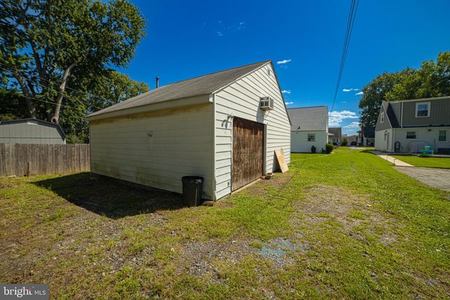 2213 PERSHING AVE, Morton, PA 19070
