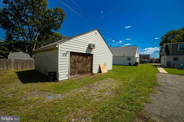 2213 PERSHING AVE, Morton, PA 19070