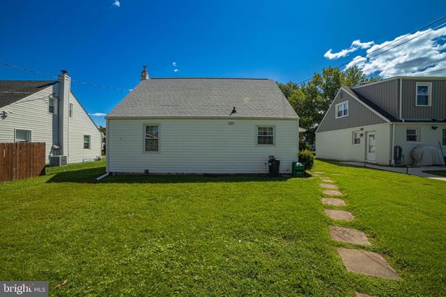 2213 PERSHING AVE, Morton, PA 19070