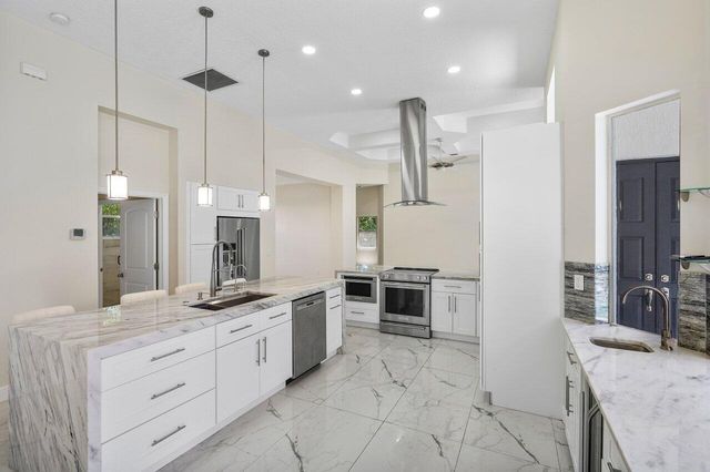 50 Lake Eden Drive, Boynton Beach, FL 33435