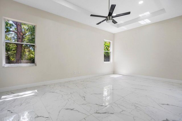 50 Lake Eden Drive, Boynton Beach, FL 33435