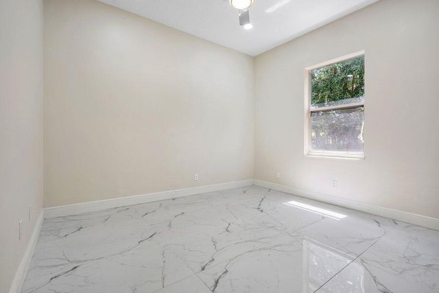 50 Lake Eden Drive, Boynton Beach, FL 33435