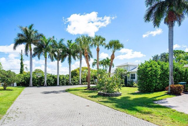 50 Lake Eden Drive, Boynton Beach, FL 33435