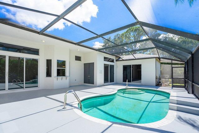 50 Lake Eden Drive, Boynton Beach, FL 33435