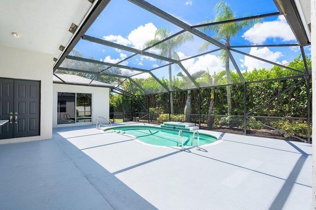 50 Lake Eden Drive, Boynton Beach, FL 33435