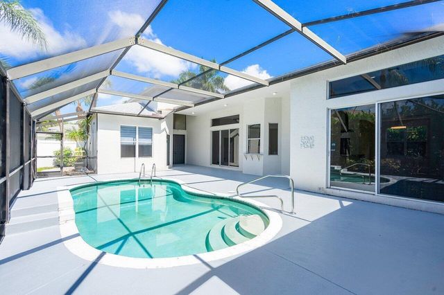 50 Lake Eden Drive, Boynton Beach, FL 33435