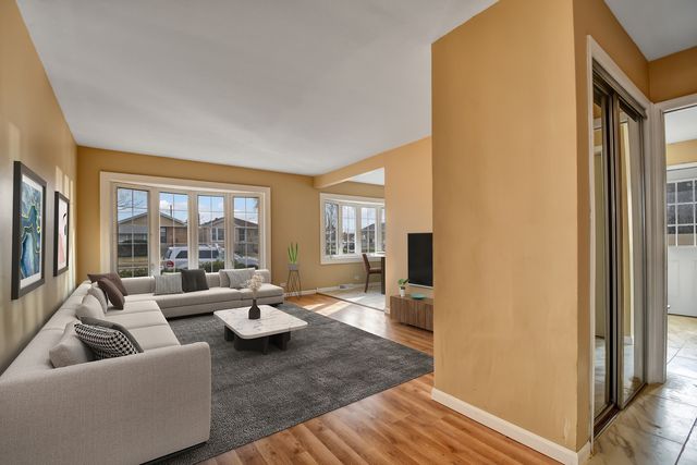 7754 S Mcvicker Avenue, Burbank, IL 60459