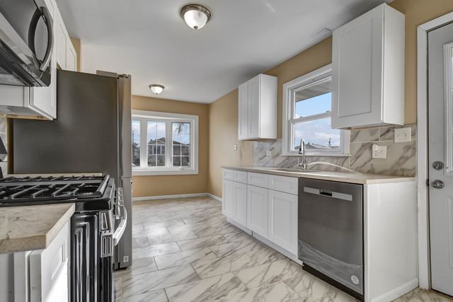 7754 S Mcvicker Avenue, Burbank, IL 60459