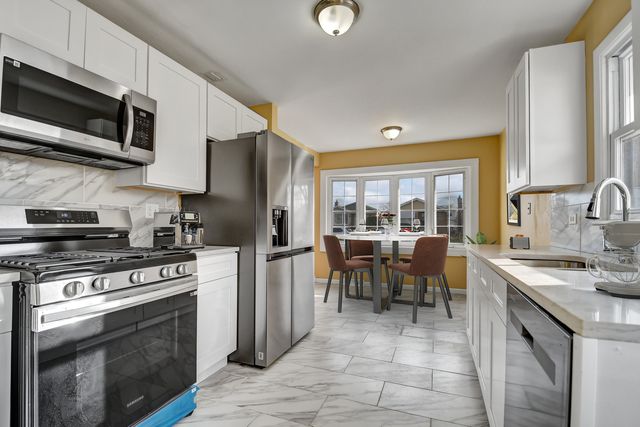 7754 S Mcvicker Avenue, Burbank, IL 60459