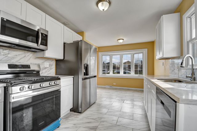 7754 S Mcvicker Avenue, Burbank, IL 60459