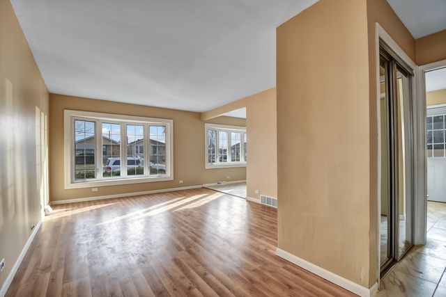 7754 S Mcvicker Avenue, Burbank, IL 60459