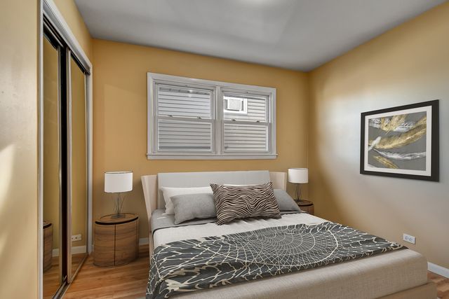 7754 S Mcvicker Avenue, Burbank, IL 60459