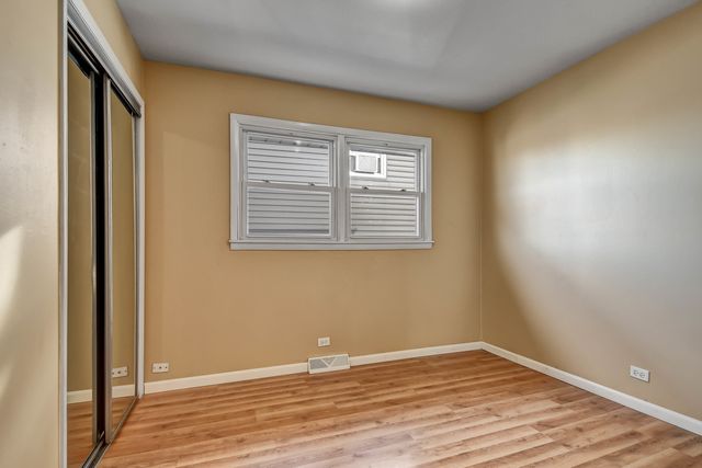 7754 S Mcvicker Avenue, Burbank, IL 60459