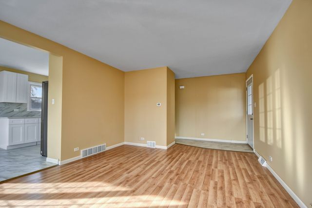 7754 S Mcvicker Avenue, Burbank, IL 60459