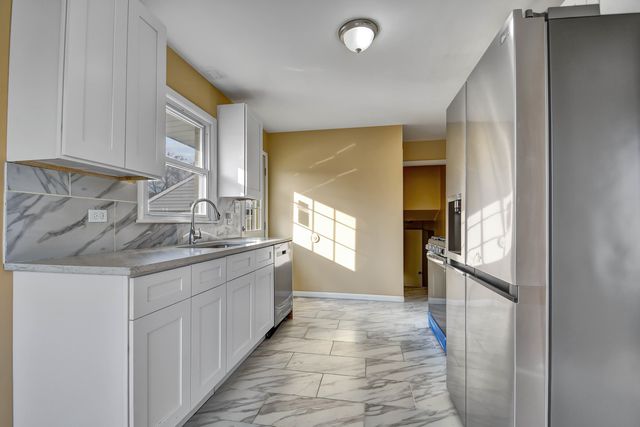 7754 S Mcvicker Avenue, Burbank, IL 60459