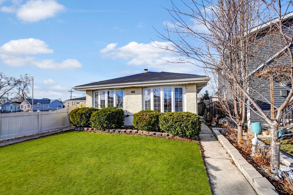 7754 S Mcvicker Avenue, Burbank, IL 60459