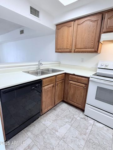 2201 W Union Hills Drive 118, Phoenix, AZ 85027