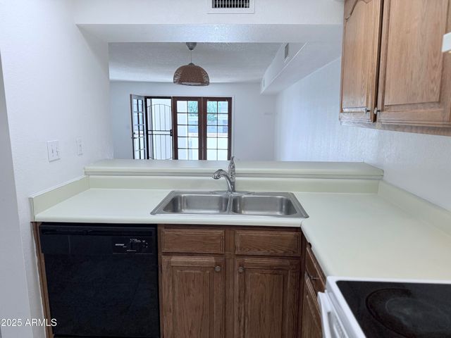 2201 W Union Hills Drive 118, Phoenix, AZ 85027