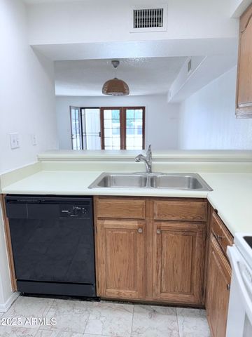 2201 W Union Hills Drive 118, Phoenix, AZ 85027