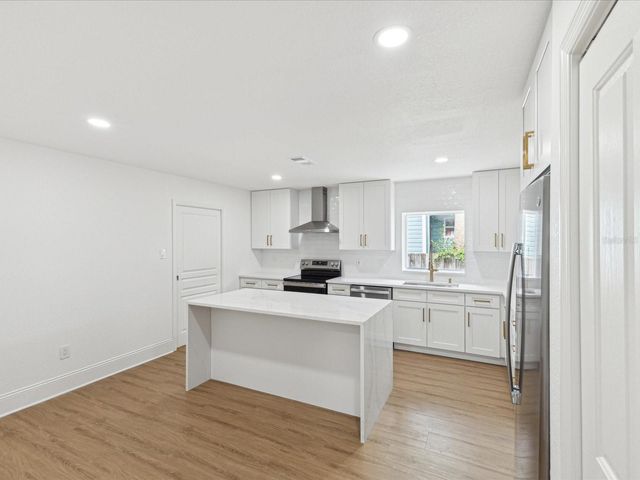 445 33RD AVENUE N, St Petersburg, FL 33704