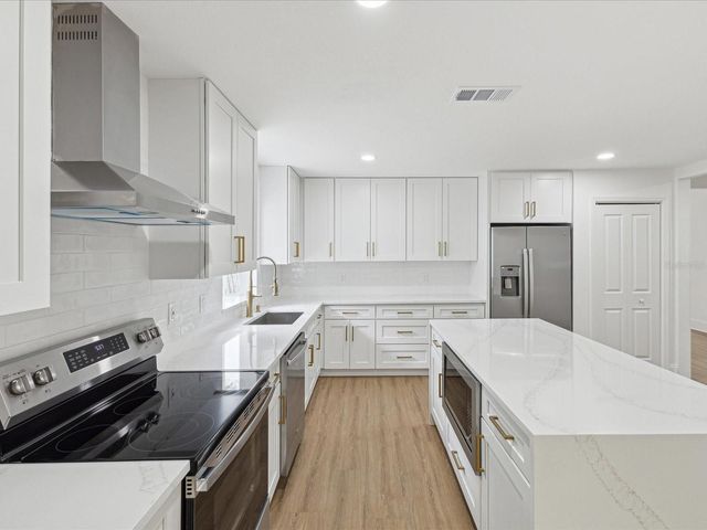 445 33RD AVENUE N, St Petersburg, FL 33704