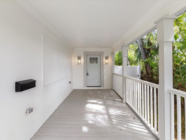 445 33RD AVENUE N, St Petersburg, FL 33704