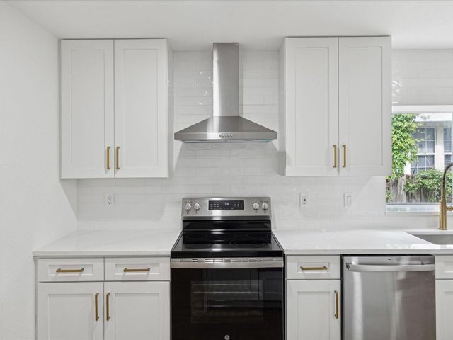 445 33RD AVENUE N, St Petersburg, FL 33704