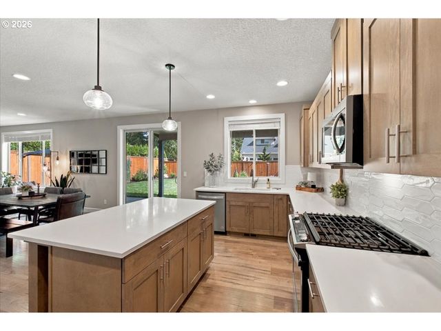 1736 N SWEETGUM St, Canby, OR 97013