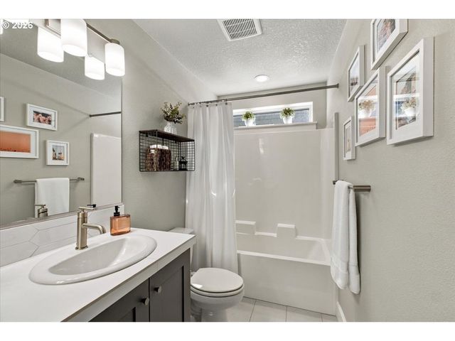 1736 N SWEETGUM St, Canby, OR 97013