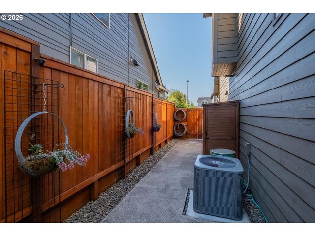 1736 N SWEETGUM St, Canby, OR 97013