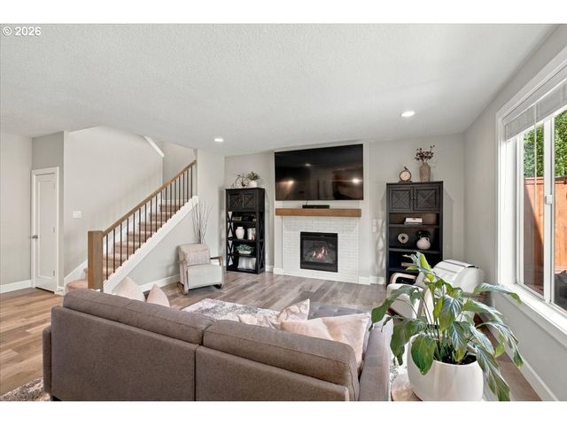 1736 N SWEETGUM St, Canby, OR 97013