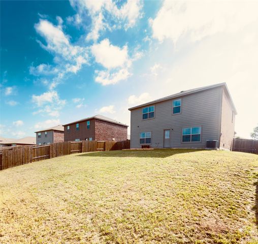 196 Cattlemans Creek Road W, Newark, TX 76071
